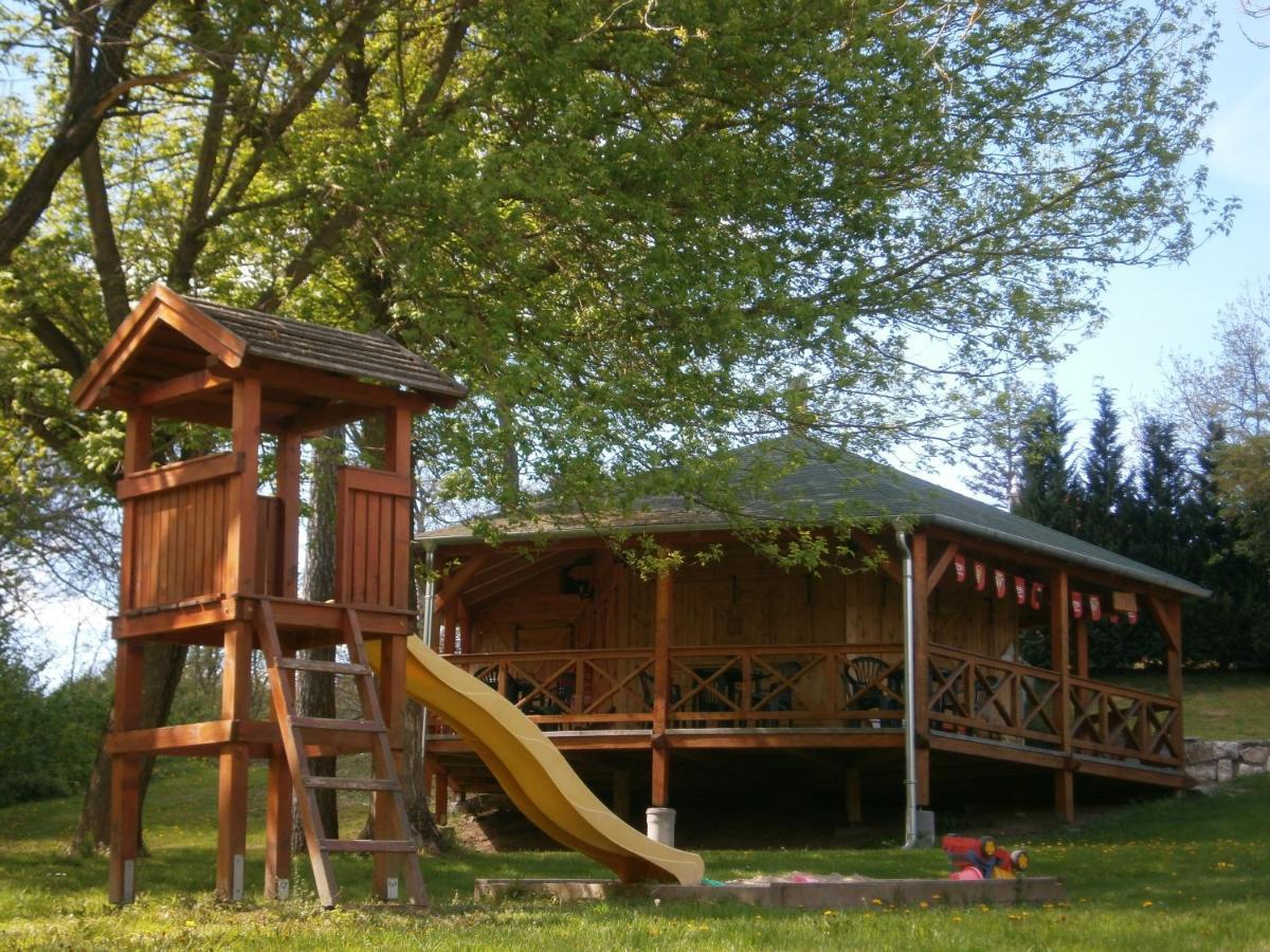 Nagy-Magyarorszag Park Bed & Breakfast Isztimer Exterior photo