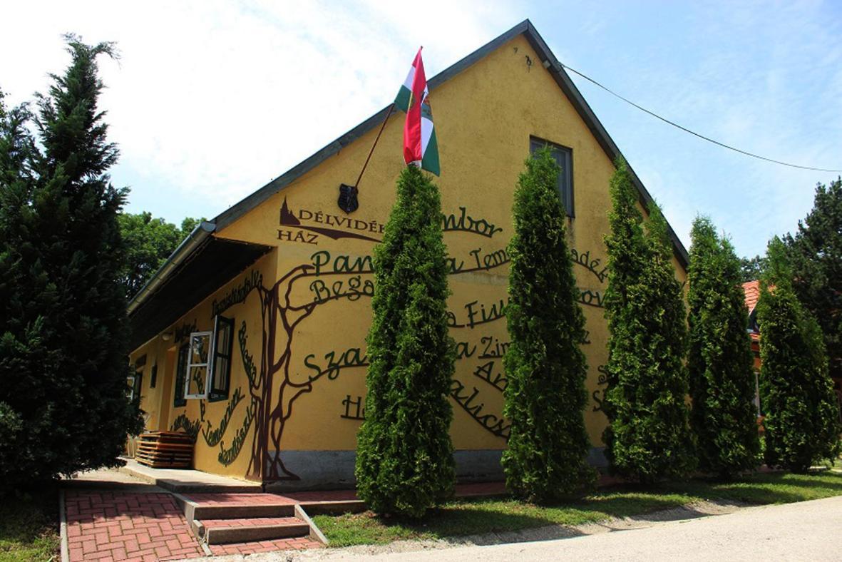 Nagy-Magyarorszag Park Bed & Breakfast Isztimer Exterior photo